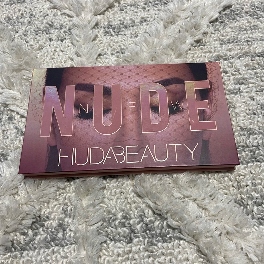 Nude eyeshadow pallet